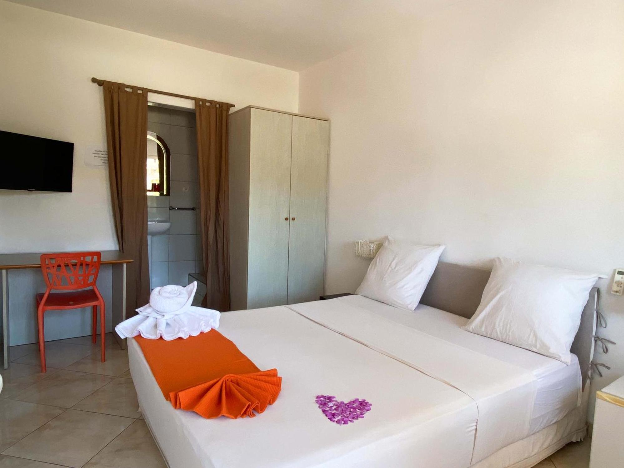 Kokoloko Hotel Ambatoloaka  Ngoại thất bức ảnh